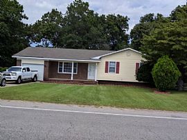  670 Walker St, Fayetteville, Nc 28311 3 Beds 1.5 Baths 1,215 S in Fayetteville, NC