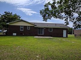  670 Walker St, Fayetteville, Nc 28311 3 Beds 1.5 Baths 1,215 S in Fayetteville, NC (Photo 3 of 4)