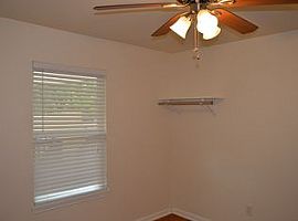  1176 Graham St, Austin, Tx 78702 2 Beds 1 Bath 1,200 Sqft in Austin, TX (Photo 2 of 4)