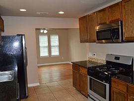  1176 Graham St, Austin, Tx 78702 2 Beds 1 Bath 1,200 Sqft in Austin, TX (Photo 4 of 4)
