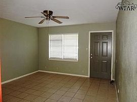  1428 Harris Ln, Wichita Falls, Tx 76306 3 Beds 1 Bath 884 Sqft in Wichita Falls, TX (Photo 3 of 4)