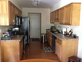 Beautiful Newly Remodeled Townhome in South Elgin, IL (Photo 4 of 8)