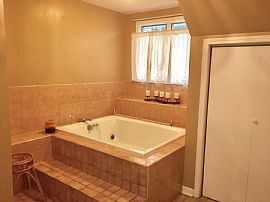  2 Heather Lane -4/5 Br, 4 Ba in Oakbrook/hchs School Dist. in Oak Brook, IL (Photo 9 of 12)