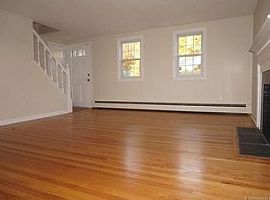 133 Jones Dr, New Britain, Ct 06053 in New Britain, CT (Photo 4 of 10)