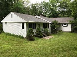 127 Separatist Rd, Storrs Mansfield, Ct 06268 in Storrs Mansfield, CT