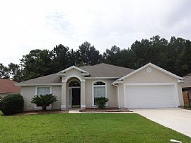 Single Family Home For Rent in Orange Park, FL