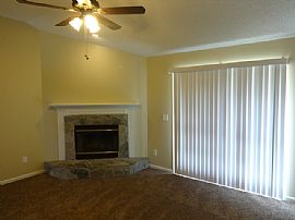 Single Family Home For Rent in Orange Park, FL (Photo 2 of 8)