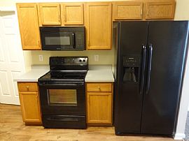 Single Family Home For Rent in Orange Park, FL (Photo 3 of 8)