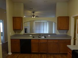 Single Family Home For Rent in Orange Park, FL (Photo 4 of 8)