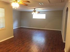  707 Clover Park Dr, Arlington, Tx 76013 3 Beds 2 Baths 1,683 S in Arlington, TX (Photo 2 of 4)