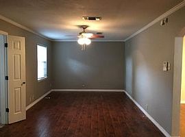  707 Clover Park Dr, Arlington, Tx 76013 3 Beds 2 Baths 1,683 S in Arlington, TX (Photo 3 of 4)