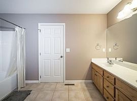  309 Highland Ridge Dr, Manhattan, Ks 66503 5 Beds 3 Baths 3,07 in Manhattan, KS (Photo 4 of 4)