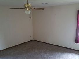  744 Shell Rd, Chesapeake, Va 23323 4 Beds 2 Baths 2,118 Sqft in Chesapeake, VA (Photo 3 of 4)