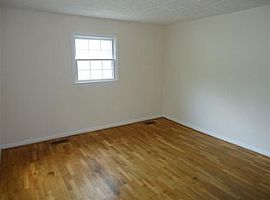  503 Mccreary Ave, Frankfort, Ky 40601 2 Beds 1 Bath 1,158 Sqft in Frankfort, KY (Photo 5 of 5)