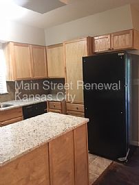 Single Family Home For Rent in Kansas City, MO (Photo 3 of 6)