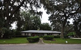  Large 4 Bedroom 2.5 Bathroom Home in Fort Caroline Club with A in Jacksonville, FL (Photo 3 of 5)