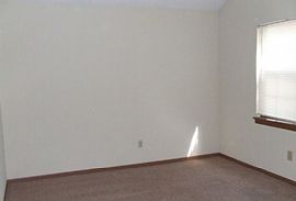  3563 Ne Independence Cir, Lees Summit, Mo 64064 3 Beds 1.5 Bat in Lees Summit, MO (Photo 3 of 4)