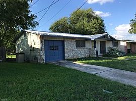 209 Ivy Ln, Universal City Rent 550 Deposit 550 Total 1100 in Universal City, TX (Photo 2 of 5)