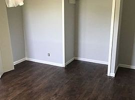 209 Ivy Ln, Universal City Rent 550 Deposit 550 Total 1100 in Universal City, TX (Photo 4 of 5)