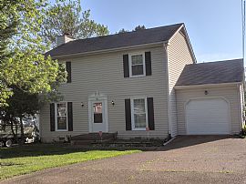 3 Bedroom 1 And1/2 Bath Near Providence Shopping Center in Mount Juliet, TN