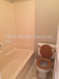 A 3 Bedroom Home in Hampton, VA (Photo 10 of 12)