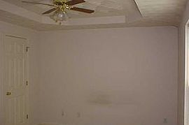  3908 Hillcross Dr, Louisville, Ky 40229 3 Beds 2 Baths 1,074 S in Louisville, KY (Photo 2 of 5)