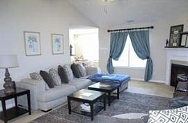  524 Hogart St, Raeford, Nc 28376 3 Beds 2 Baths 1,550 Sqft in Raeford, NC (Photo 3 of 4)