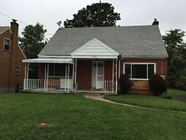  4406 Saint Martins Pl, Cincinnati, Oh 45211 3 Beds 2 Baths 1,3 in Cincinnati, OH (Photo 2 of 4)