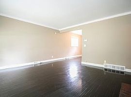  826 Mackow Dr, Toledo, Oh 43607 3 Beds 1 Bath 999 Sqft in Toledo, OH (Photo 4 of 4)