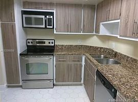 Stunning 2/2 Condo in Beautiful Hillcrest in Hollywood, FL (Photo 2 of 4)