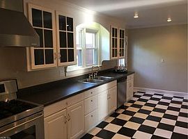 Well-Maintained Brick Home Conveniently Located to Bases in Norfolk, VA (Photo 5 of 5)