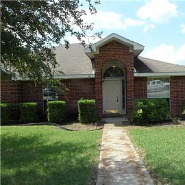 Nice 4 Bedrooms Home in High Pointe Subdivisions in Cedar Hill, TX (Photo 2 of 6)