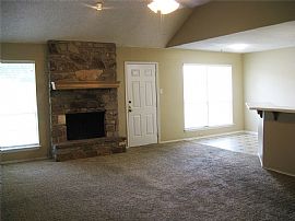 Nice 3 Bed 2 Baths Home Open Floor Plan with Very Large Family  in San Antonio, TX (Photo 6 of 6)