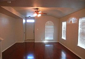 Beautiful and Well Maintained 3 Beds 2.5 Baths in San Antonio, TX