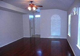 Beautiful and Well Maintained 3 Beds 2.5 Baths in San Antonio, TX (Photo 3 of 11)