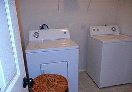 Beautiful and Well Maintained 3 Beds 2.5 Baths in San Antonio, TX (Photo 8 of 11)