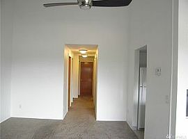 Light and Bright 2 Bedrooms Condo in Kent, WA (Photo 2 of 5)