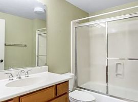 Split Two Bedroom Floor Plan in San Diego, CA (Photo 5 of 5)