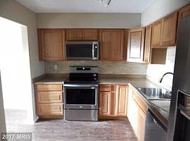 Renovated Top Level Condo! in Alexandria, VA (Photo 4 of 5)