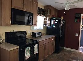 Great and Perfect Single Family Home For Rent Nice Neighborhood in East Hartford, CT (Photo 5 of 12)