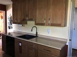 Great and Perfect Single Family Home For Rent Nice Neighborhood in East Hartford, CT (Photo 6 of 12)