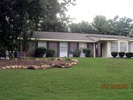 1041 Stage Rd, Auburn, Al 36830 in Auburn, AL