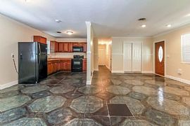 Beautiful 3 Bedroom, 2 Bathroom Home on a Corner Lot. in Miami, FL (Photo 5 of 9)