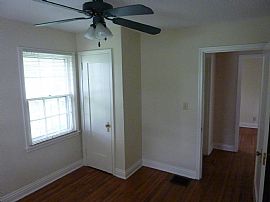 This Home Is a 2 Bed 1 Bath House and Features Hardwood Floors  in Louisville, KY (Photo 3 of 8)