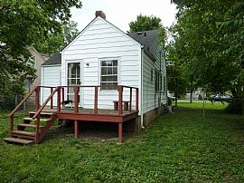 This Home Is a 2 Bed 1 Bath House and Features Hardwood Floors  in Louisville, KY (Photo 8 of 8)
