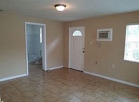 5011 N 39th St, Tampa, Fl Rent 750 Deposit 750 Total 1500 in Tampa, FL (Photo 6 of 8)