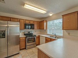 6 Hopvine Ct, The Woodlands Rent 750 Deposit 750 Total 1500 in The Woodlands, TX (Photo 7 of 9)