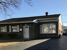 Great 3 Bedroom and 2 Bath with a Large 2 Car Garage. in Chicago, IL (Photo 2 of 5)