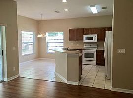 1234 Longville Cir, Tavares Rent 650 Deposit 650 Total 1300 in Tavares, FL (Photo 7 of 8)