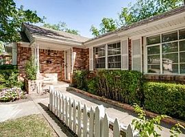 2120 Healey Dr, Dallas, T Rent 750 Deposit 750 Total 1500 in Dallas, TX (Photo 3 of 9)